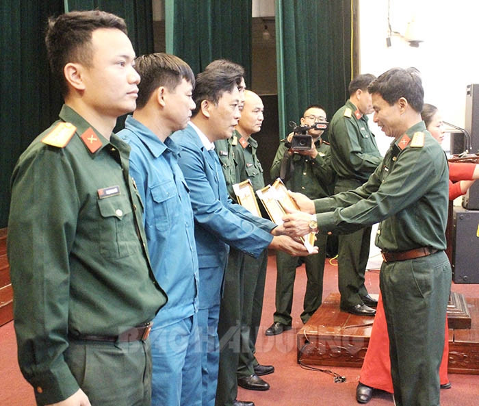 Đảng uỷ Quân sự tỉnh Hải Dương khen thưởng 26 tập thể, cá nhân trong học tập, làm theo lời Bác